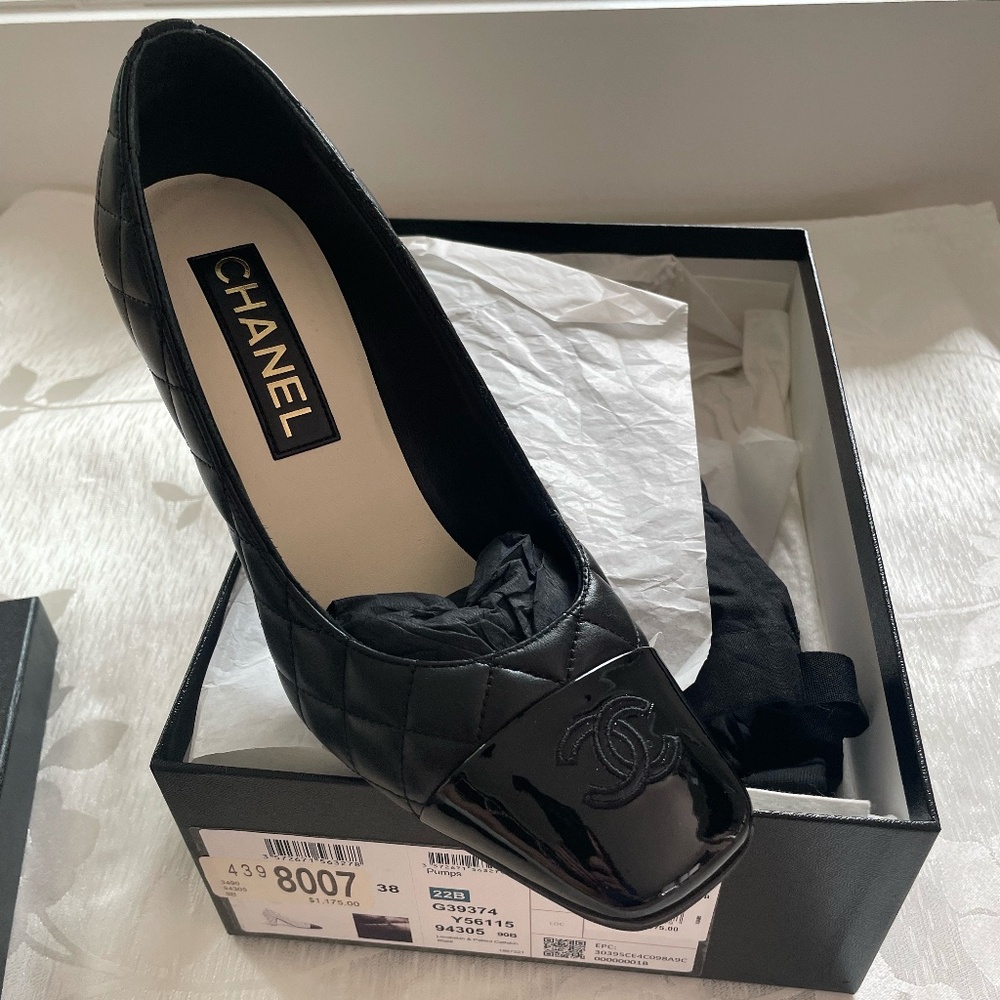 Chanel Leather Pumps '22
